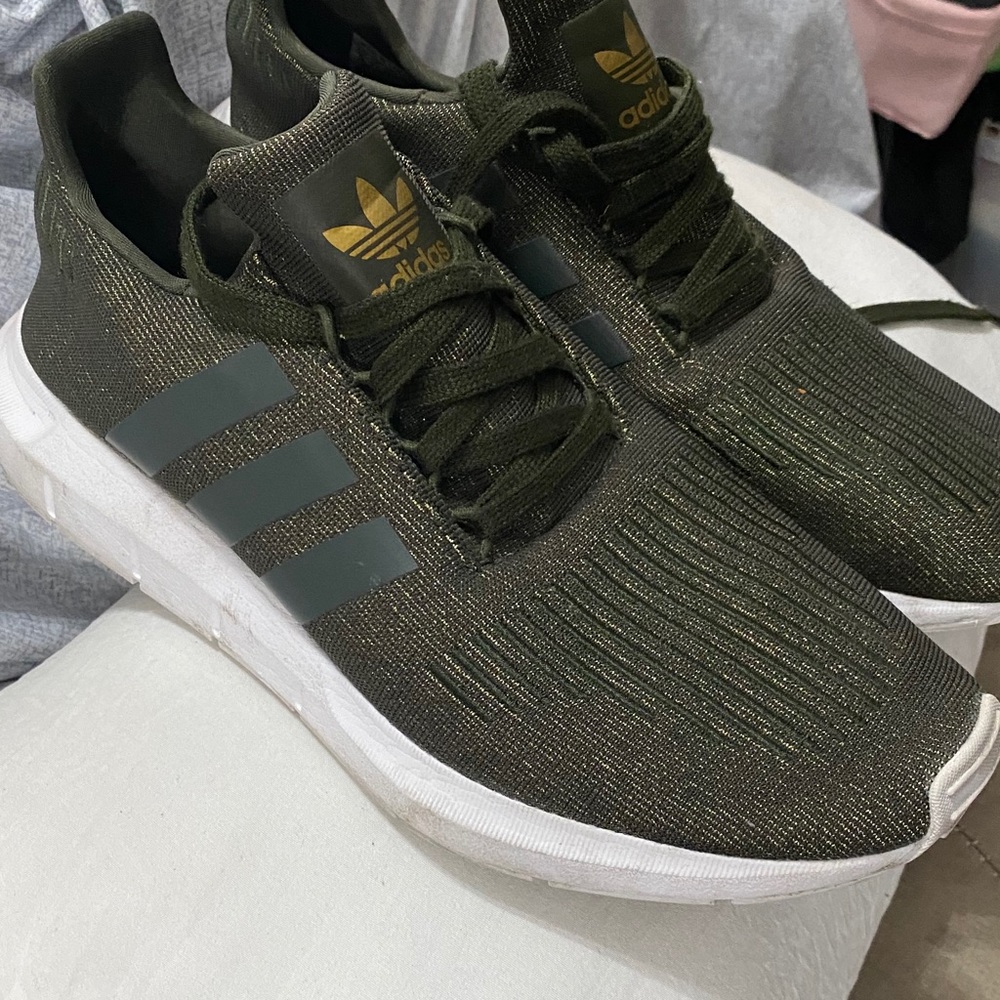 Adidas Swift Run Tennis shoes